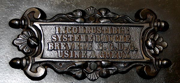 Plaque original d'un coffre sécurisé contre l'incendie.